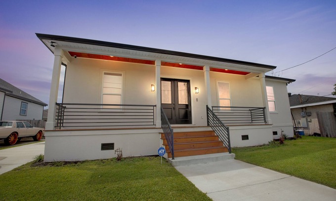 Chalmette House | A Cozy Getaway From a Long Day!