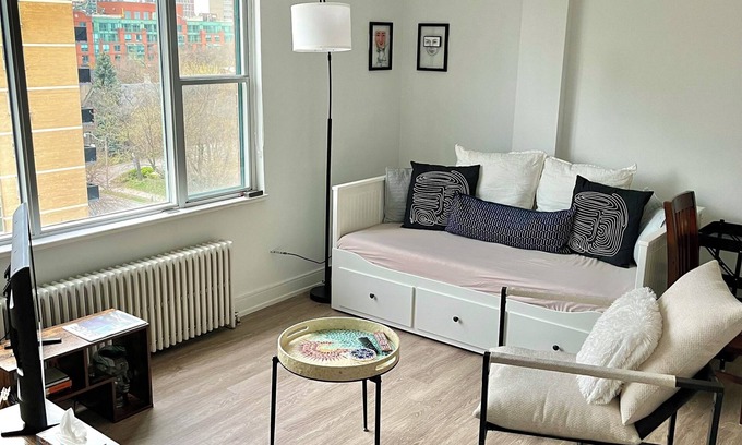 Midtown Toronto Apartment | A Cozy Home Away From Home in Downtown Toronto!