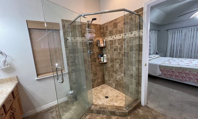 Gainesville House | A cozy, spacious environment to bring out your peace, and lay off your worries.