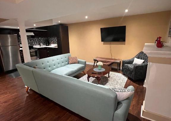 Richmond Hill House | A Cozy unit, One bedroom, separate Entrance, Full kitchen