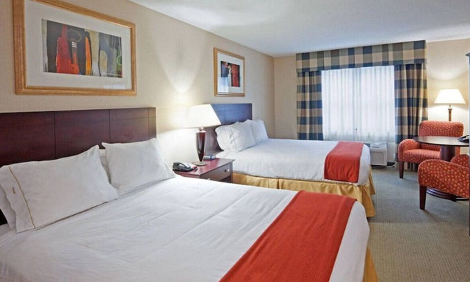 Freeport House | A Dazzling Room for Your Crew! W/ Modern Amenities