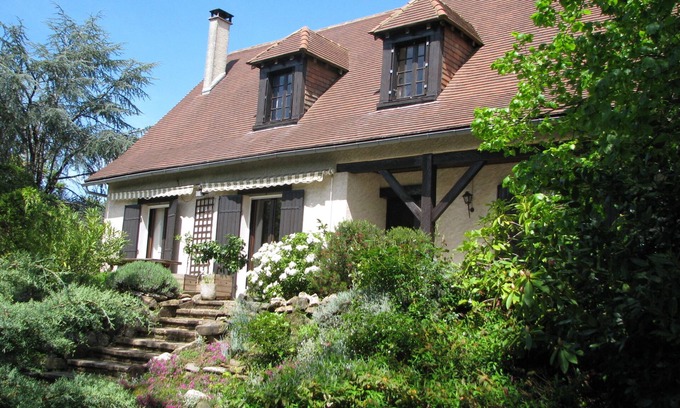 Genis House | A fine 3-bedroomed Périgourdine house, ideal for family holidays.