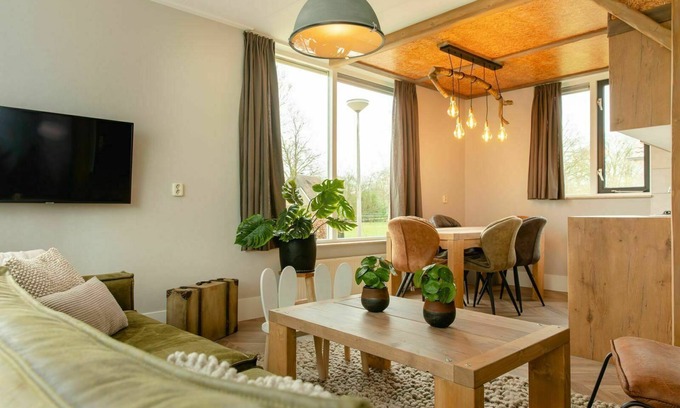 Zuna Cabin | A fine children's bungalow with outdoor sauna and bubble tub!
