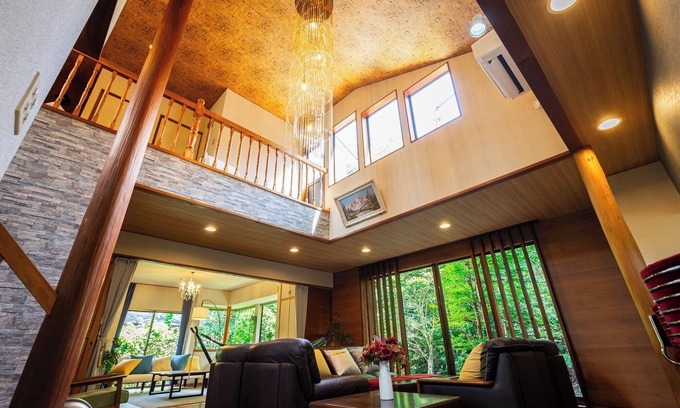 Izu House | A former presidents mansion from the bubble era /Izu Shizuoka