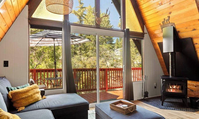 Arrowbear Lake Cabin | A-Frame Casita + Wi-FI + EV Charger + Views + Hiking!