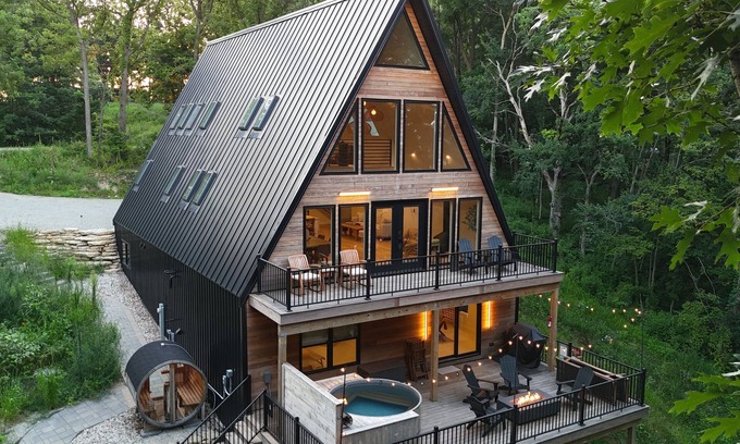 Beloit Cabin | A-Frame Riverside Luxury: Hot Tub, Sauna, Arcade & Views!