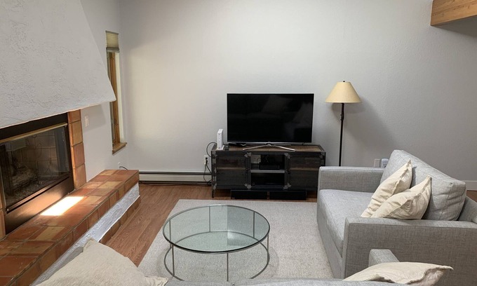 Intermountain House | A Fully Stocked and Remodeled 3 BR Vail Modern Condo in amazing West Vail!