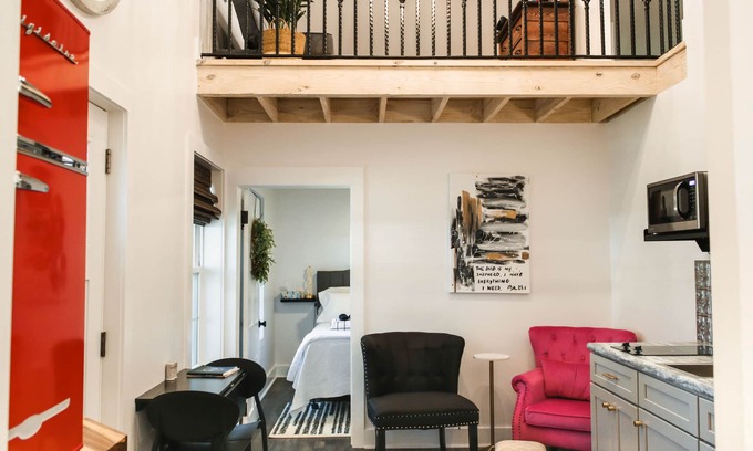 Honea Path House | A fun & happy guesthouse with a loft! Located 15 min. from Erskine College.