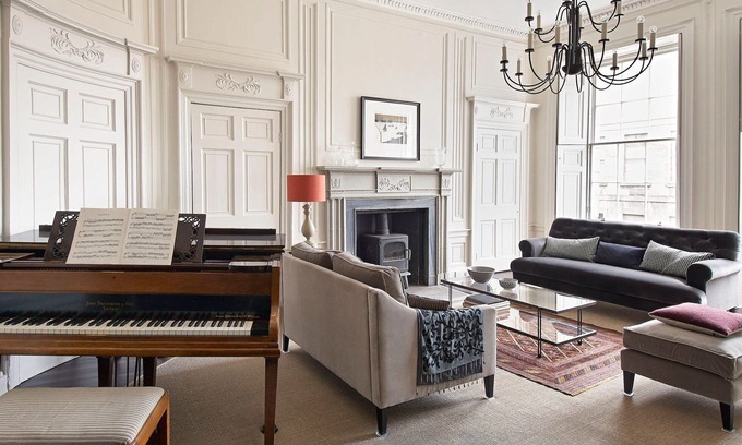 New Town Apartment | A fusion of Georgian and Modern. Impeccably furnished with excellent attention to detail!