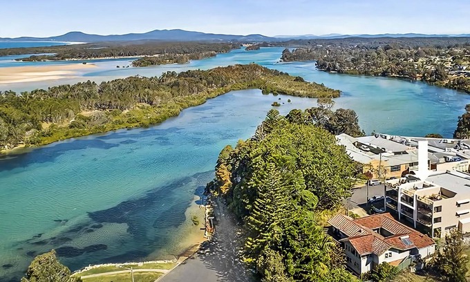Nambucca Heads Apartment | A genuine lifestyle haven overlooking the beautiful Nambucca River and ocean views.