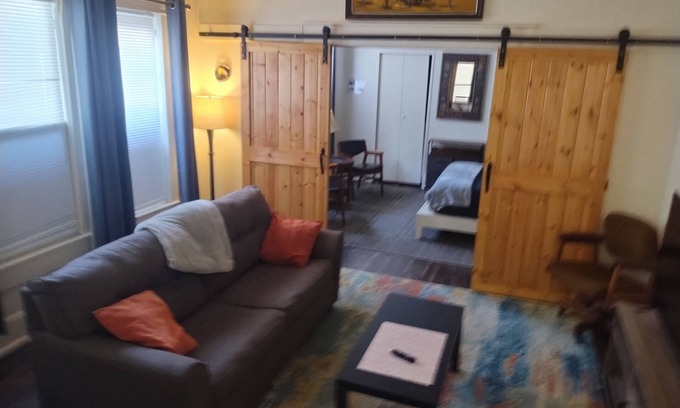 Alexandria Apartment | A Happy Place! 1-bedroom apartment in lovely Alexandria with private parking