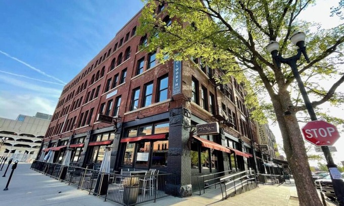 Downtown Omaha Apartment | A historic 900 square foot Atrium loft in the heart of the Old Market