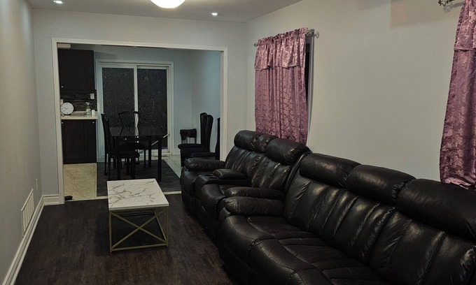 Markham House | A home for a getaway nLocated in markham with 3 bedrooms and 3 washrooms .