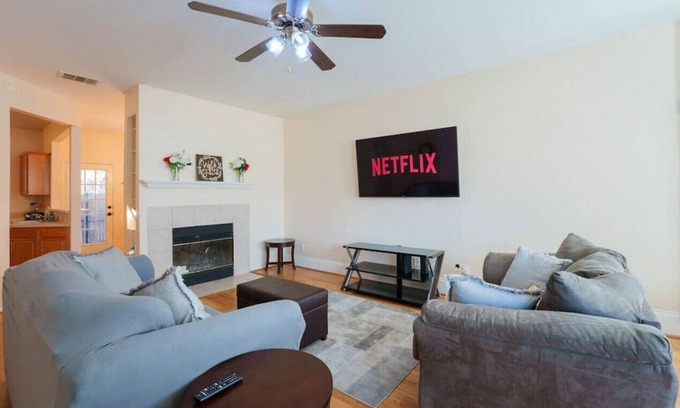 Garland House | A Homey and Relaxing Stay in Garland