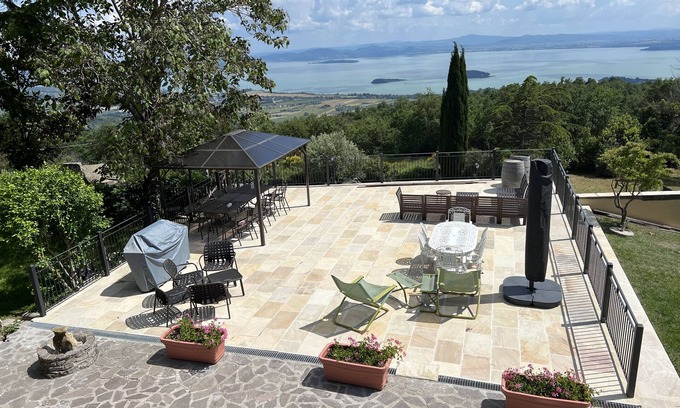 Tuoro sul Trasimeno Other | A large farmhouse with views over Umbria/Tuscany with Aircon & streaming WiFi