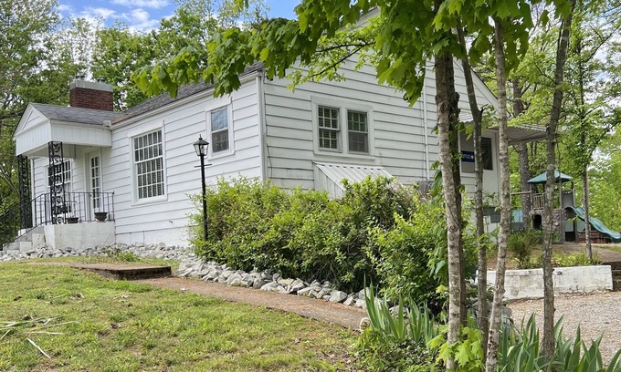 Columbia House | A large home for a perfect family getaway