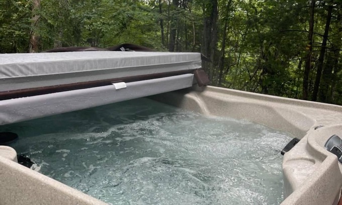Gatlinburg - Pigeon Forge Cabin | A Little Bit of Heaven. Hot tub, Pool Table, Pigeon Forge Cabin