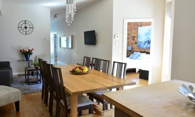 Plateau Mont Royal Apartment | A+ location! Large Terrace - Fast WiFi - 4 bedrooms + 3 full bathrooms - parking