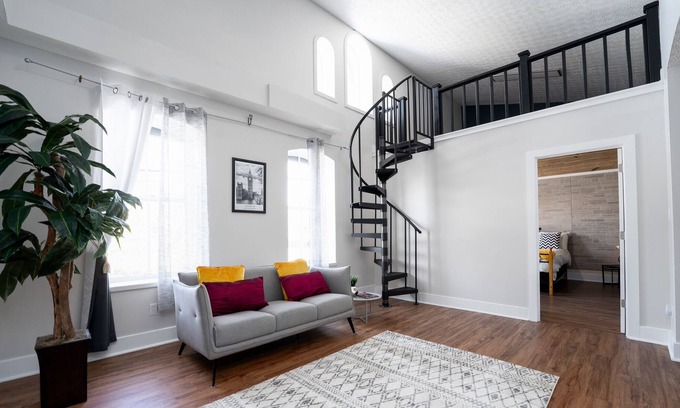 German Village Condo | A Lofty View - 5 minute walk to the FUN