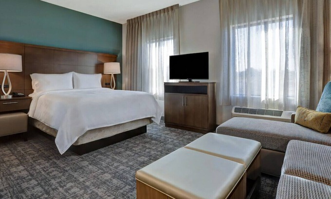 Overland Park House | A Lovely Escape to Paradise With Free Breakfast