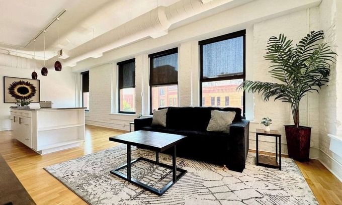 Southeast Omaha Apartment | A luxurious, historic loft in the heart of the Old Market
