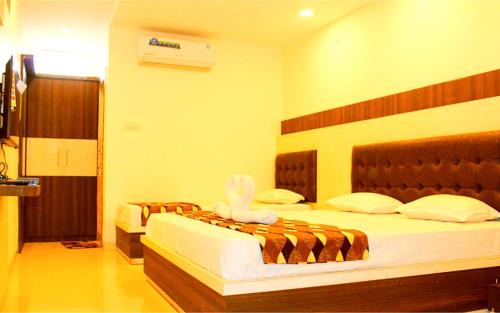 Bilaspur House | A Luxury Hotel S-A-R-C Palace ! near All Main Places ! Fully Air Conditioned Premium Family Rooms - with Free Wi-Fi, Parking, Restaurant & Room Service Availability