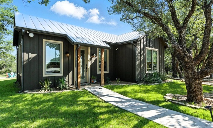 Graham House | A Magical Place, Sleeps 8, Hot tub/Fire Pit,Pool