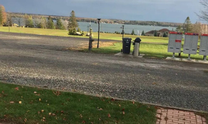 Brockville Apartment | A magnificent villa by St. Lawrence River Unit 1