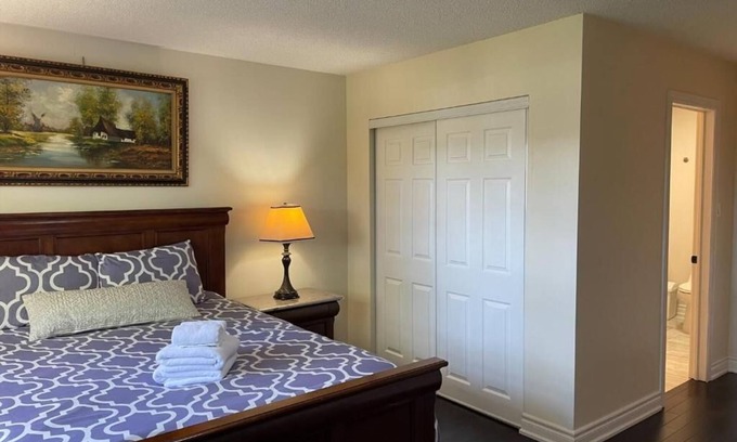 L'Amoreaux House | A Master Big Suite Jacuzzi Fiber WiFi 50M Station Free Parking Near Pacific Mall