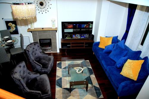 Mayesbrook House | A Modern, Comfy Newly Remodeled 2bd House