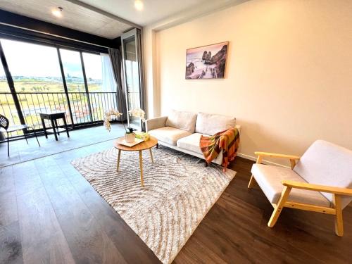 Albany Apartment | A modern cosy home near highway