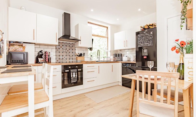 Oxford City Centre Apartment | A'nB Oxford LUX 2-Bedroom plus private parking 5-STAR Central OX1