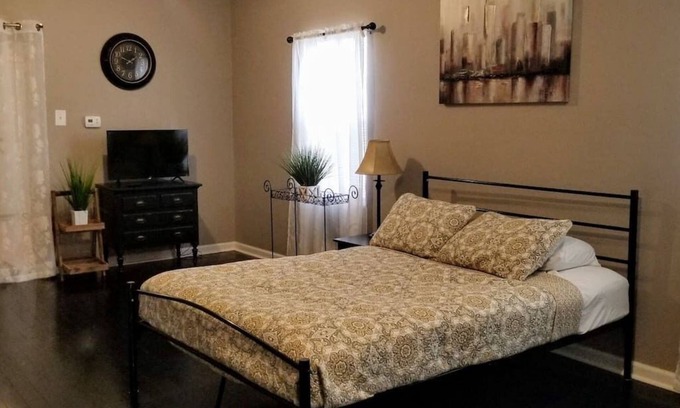 Near Eastside Apartment | ✨A Nice apt. in Downtown Indianapolis w/free wifi✨