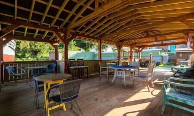 Alert Bay Cabin | (A) Oceanview Captain's Cabin (non pet friendly)