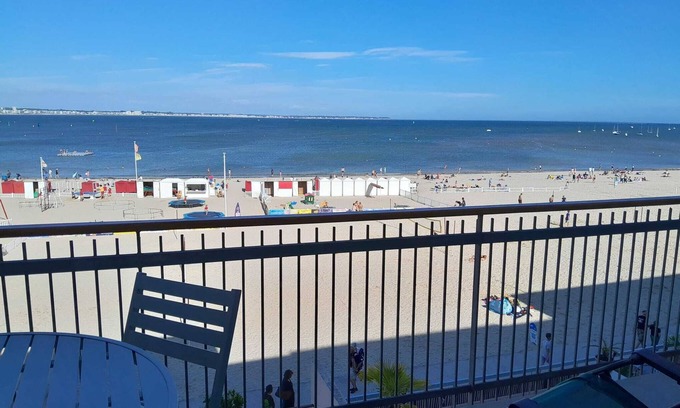 La Baule-Escoublac Apartment | A panoramic view of Nau beach and the sea, refurbished and warm.
