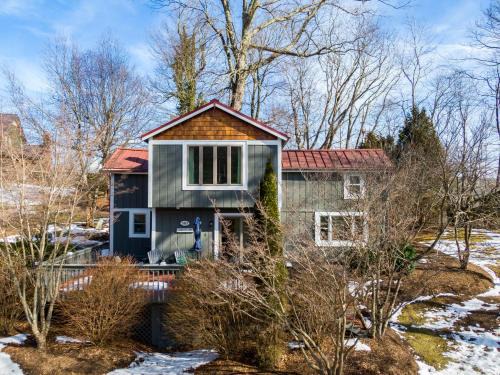 Panorama Estates House | A Parkway Cabin
