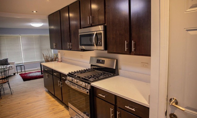 Oak Lawn House | A peaceful 3 bedroom house with a spacious kitchen