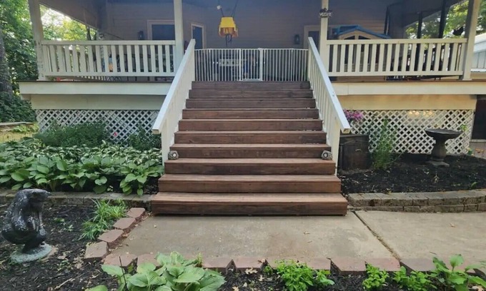 Grandy House | A peaceful River Getaway with a hot tub & fun!