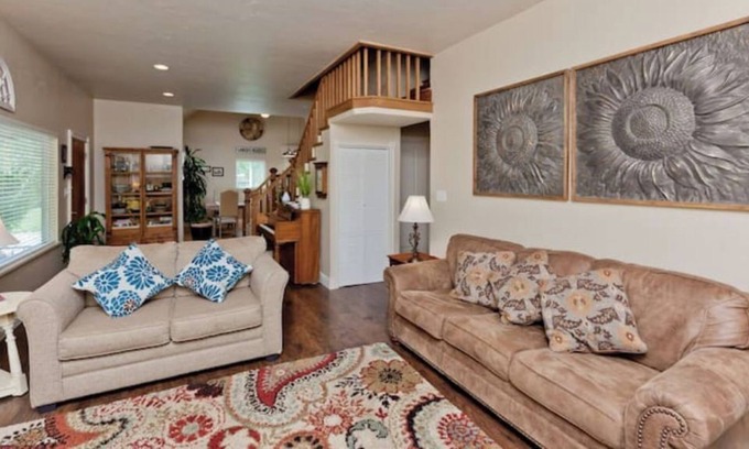Palisade House | A Peach of a Farmhouse