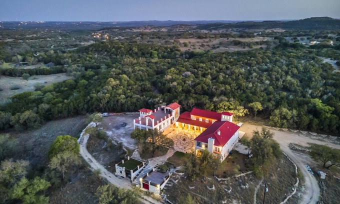 Spicewood Cottage | A perfect destination for lovers of excellence and fine art