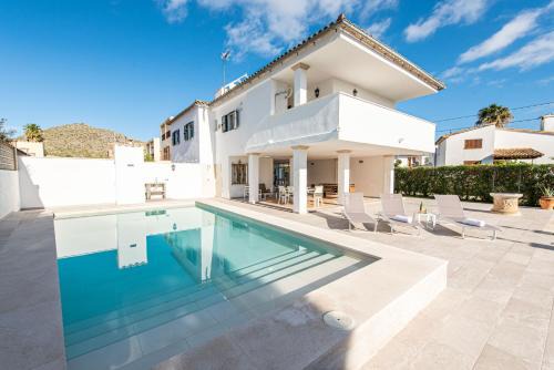 Les Palmeres Ski Chalet | A perfect location villa for holidays with AC and private pool
