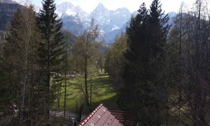 Gozd Martuljek House | A place where you can relax in hot tub and enjoy the beautiful natur