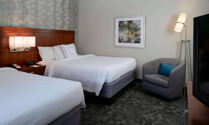 South Kansas City Hotel | A Place You'll Surely Enjoy! 3 Spacious Units, Free Parking, Pets Allowed!