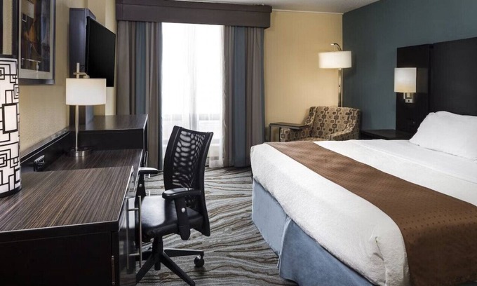 Rock Island House | A Pleasurable Staycation w/ Free Breakfast!