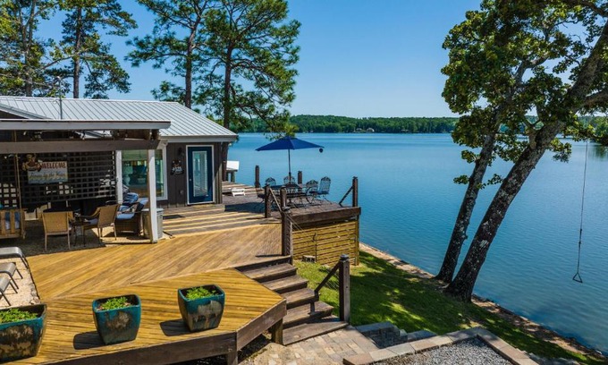 Dadeville House | A Point to Happiness