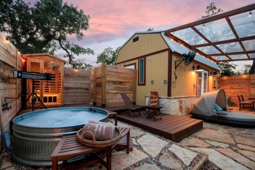 Wimberley House | A+ Privacy | Romantic Lux | Sauna | Hot/Cold Pool in Texas