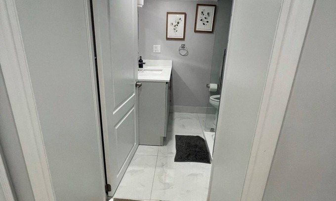 Halton Regional Municipality House | A Private Basement Studio Unit with King bed