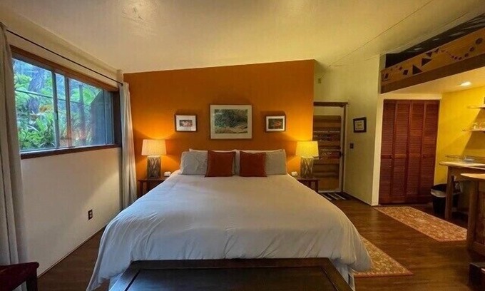 Volcano Apartment | A Private Getaway in the Rainforest. One mile from Volcano National Park.