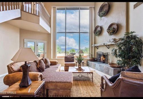 Rio Verde Foothills House | A quiet family & couple retreat, a horse property
