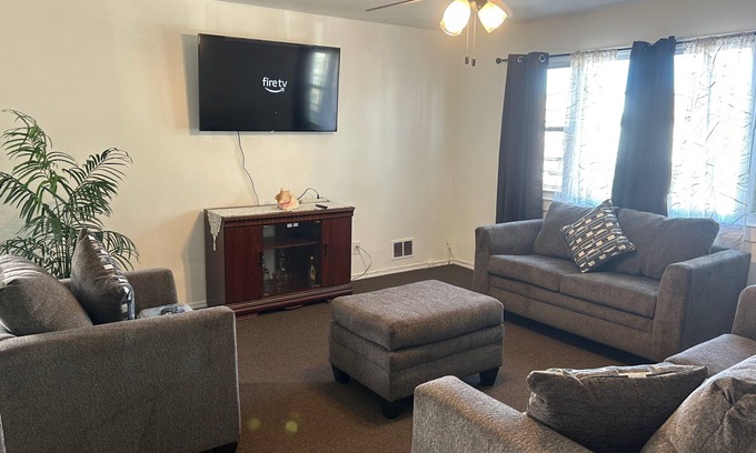 Queens House | A Quiet Stay in Queens